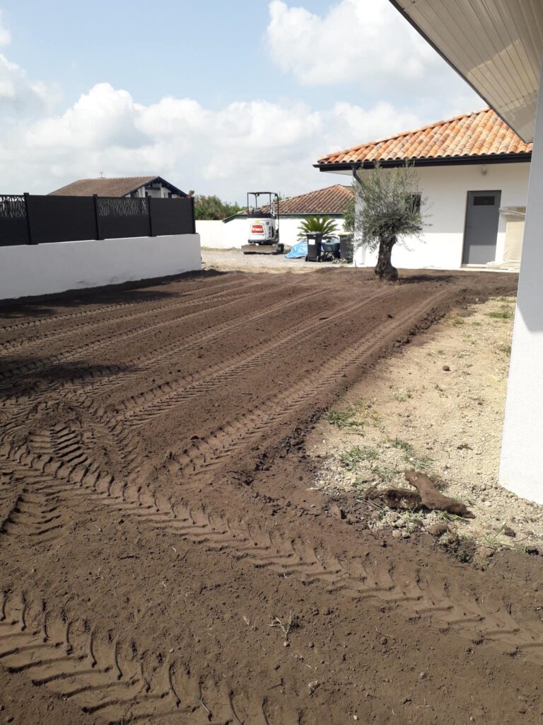 TERRASSEMENT ESCUDERO met à votre disposition notre savoir-faire pour réaliser vos travaux de terrassement et d’assainissement