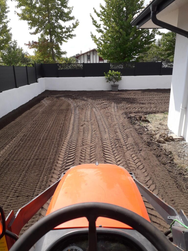 TERRASSEMENT ESCUDERO met à votre disposition notre savoir-faire pour réaliser vos travaux de terrassement et d’assainissement